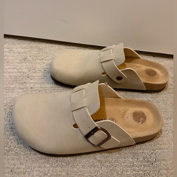 Clogs - Picture 2 of 4